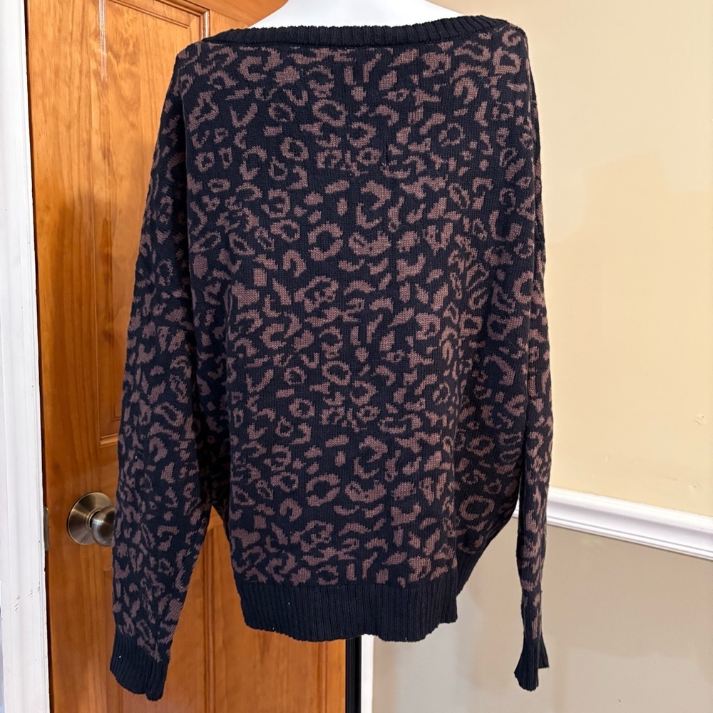 Free People Leopard Print Women's Sweater Black and Brown Sz.M - Picture 3 of 5